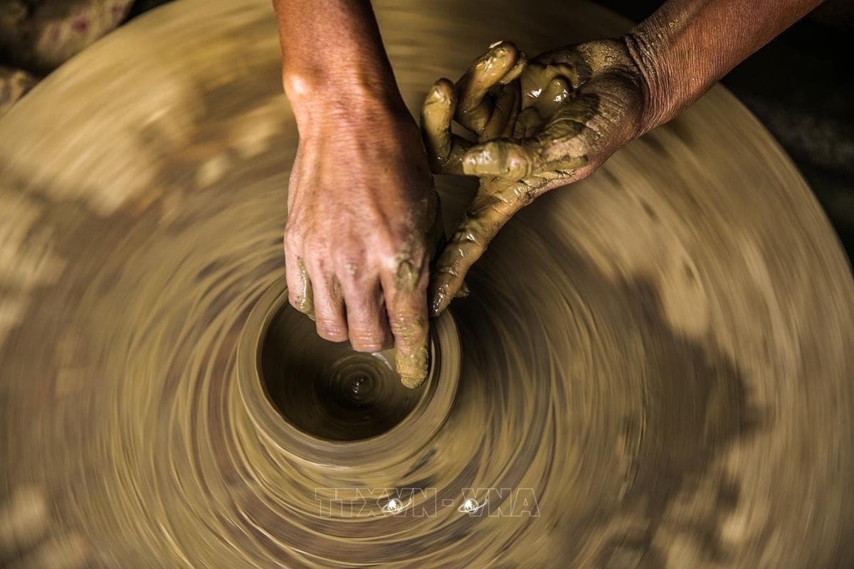 Trải Nghiệm Vuốt Gốm Cùng Nghệ Nhân